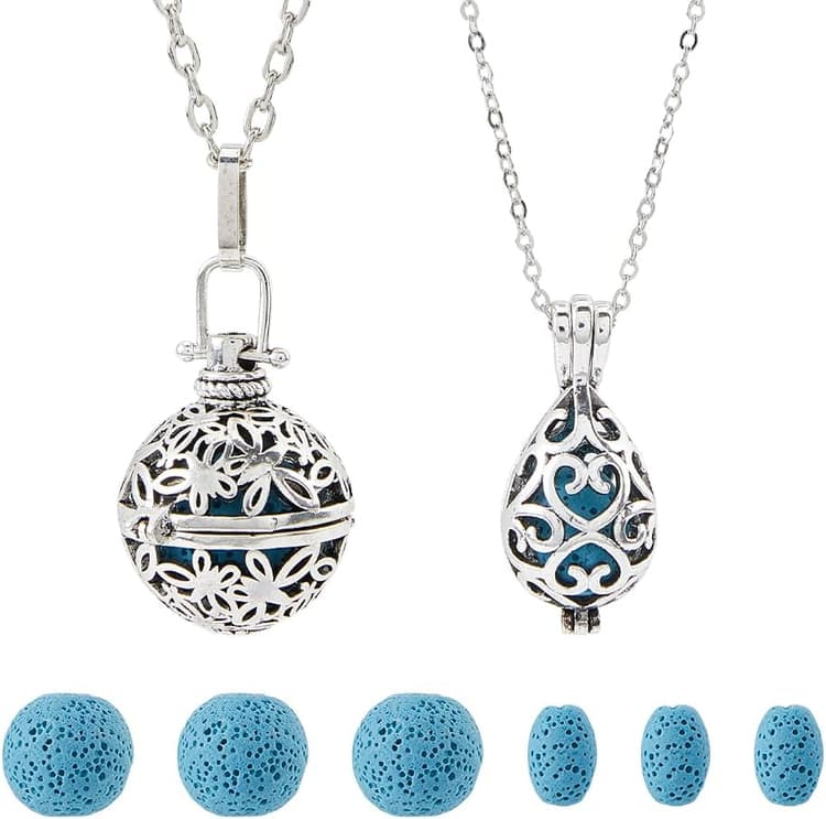 SUPERFINDINGS 2 Styles Pendentif Diffuseur d'Huile Collier d'huile Essentielle avec 26 Coussinets en Pierre de Lave Naturelle Parfum Scent Collier Diffuseur Pendentifs Bijoux Cadeau pour Cadeau